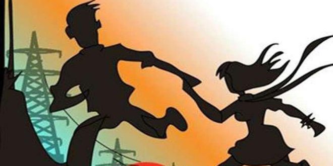 पति के साथ करवा चौथ की शॉपिंग करने गई महिला, चकमा देकर जीजा संग फरार, पढ़ें पूरी खबर