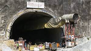 सुरंग के बाहर सुरक्षा कड़ी, पहुंचे अधिकारी,रेस्क्यू ऑपरेशन अब अपने आखिरी पड़ाव पर&hellip;