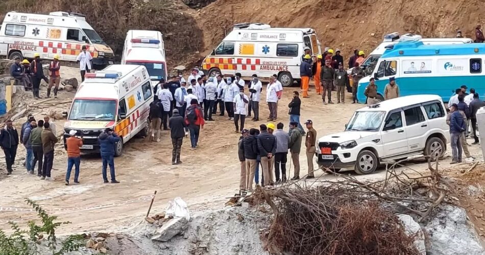 जल्द बाहर आ सकते है टनल में 17 दिनों से फंसे मजदूर, सीढ़ी-रस्सी लेकर अंदर गई रेस्क्यू टीम