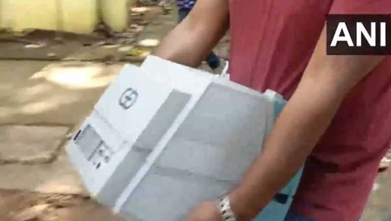 आयकर विभाग की छापेमारी के पांचवें दिन भी जारी, पैसे गिनने की और मशीनें लाई गईं