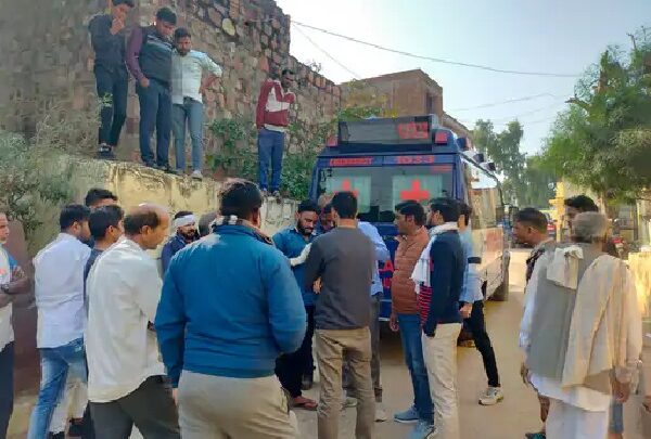 हाईवे में अज्ञात वाहन ने टैंपो को मारी टक्कर, 3 की मौत, 6 लोग घायल