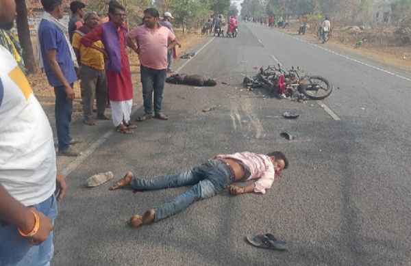 बिलासपुर में सड़क हादसा ट्रक ने मारी बाइक को टक्कर दो दोस्तों की मौके पर हुई मौत