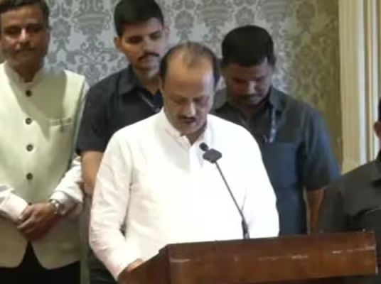 अजित पवार बने महाराष्ट्र के डिप्टी सीएम...पांचवीं बार महाराष्ट्र के उप मुख्यमंत्री की ली शपथ 