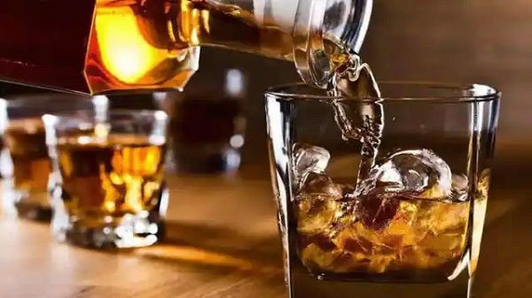 शराब प्रेमियों के लिए बड़ी खबर, इस राज्य में सरकार ने बढ़ाई शराब की कीमत
