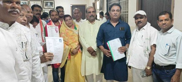 कांग्रेस प्रदेश प्रभारी सैलजा कुमारी से मिलने पहुंचे प्रदेशभर के नेता और कार्यकर्ता, बंद कमरे में हो रही चर्चा