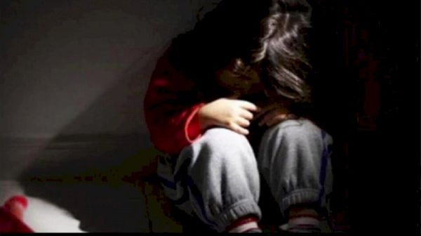 नर्सरी की छात्रा से सफाई कर्मी ने किया दुष्कर्म : हफ्तेभर मासूम बच्ची के साथ करता रहा घिनौनी हरकत...इस तरह हुआ हैवानियत का खुलासा..!!