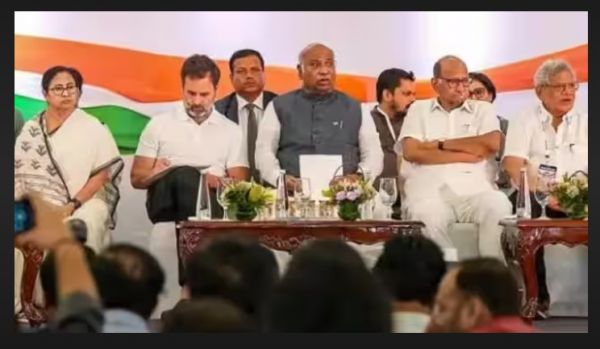 I.N.D.I.A Alliance: एनसीपी नेता शरद पवार के बंगले में I.N.D.I.A गठबंधन की बैठक आज, सीट शेयरिंग पर होगी बात