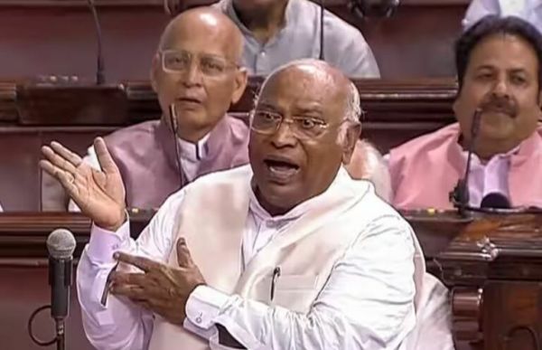 खड़गे का सदन में आरोप : सरकार विपक्ष को ED से डराने, कमजोर करने की कर रही है कोशिश