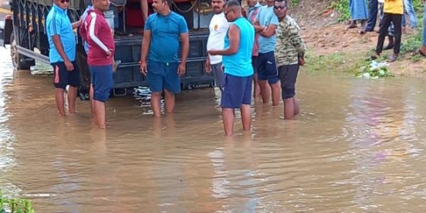 शिवनाथ नदी में युवक और युवती ने लगाई छलांग, बेहोशी के हालात में मिले युवक, युवती की तलाश जारी