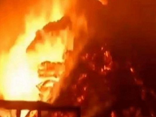 पटाखा गोदाम में लगी भीषण आग, मौके पर ही 13 लोगों की दर्दनाक मौत, कई घायल, मची अफरा-तफरी&hellip;