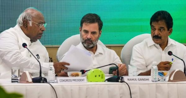 BREAKING : CWC की बैठक में ऐतिहासिक फैसला, कांग्रेस शासित सभी राज्यों में होगी जातीय जनगणना, राहुल गांधी ने की घोषणा 