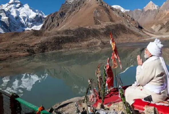 प्रधानमंत्री मोदी ने किए कैलाश दर्शन, पार्वती कुंड में की पूजा-अर्चना, लोगों से भी मिले