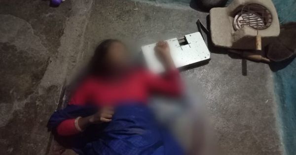 BREAKING : 24 वर्षीय विवाहित महिला की तलवार से गला रेतकर हत्या, अवैध संबंध का हुआ खुलासा 