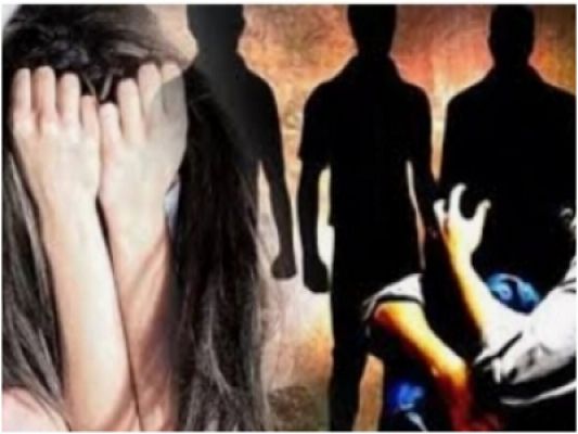ये कैसी मोहब्बत&hellip;प्यार के खातिर घर से भागी लड़की, प्रेमी ने दोस्तों के साथ मिलकर किया गैंगरेप&hellip;