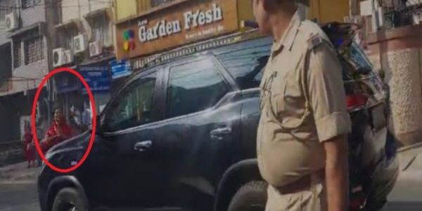 प्रधानमंत्री नरेंद्र मोदी के सुरक्षा में हुई चूक को लेकर तीन पुलिसकर्मी निलंबित