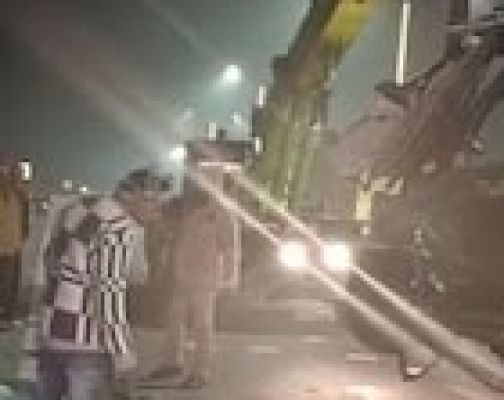 हाईवे पर भीषण हादसा&hellip;.बारातियों से भरी ट्रेवलर ट्रक में घुसी, चार लोगों की मौत