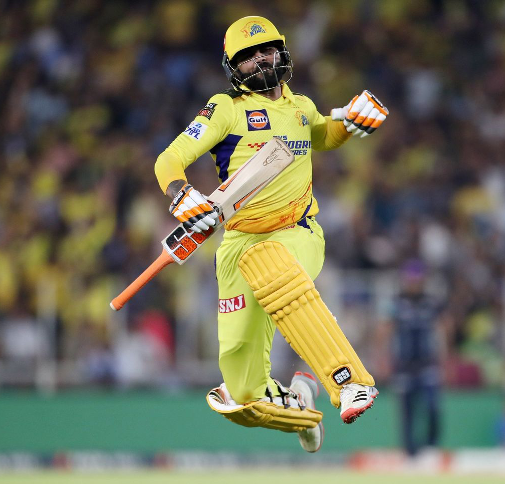 आईपीएल 2023 में चेन्नई सुपरकिंग्स बनी चैम्पियन जड्डू ने चौका मारकर CSK के  नाम किया ट्राफी