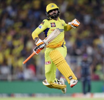 आईपीएल 2023 में चेन्नई सुपरकिंग्स बनी चैम्पियन जड्डू ने चौका मारकर CSK के  नाम किया ट्राफी